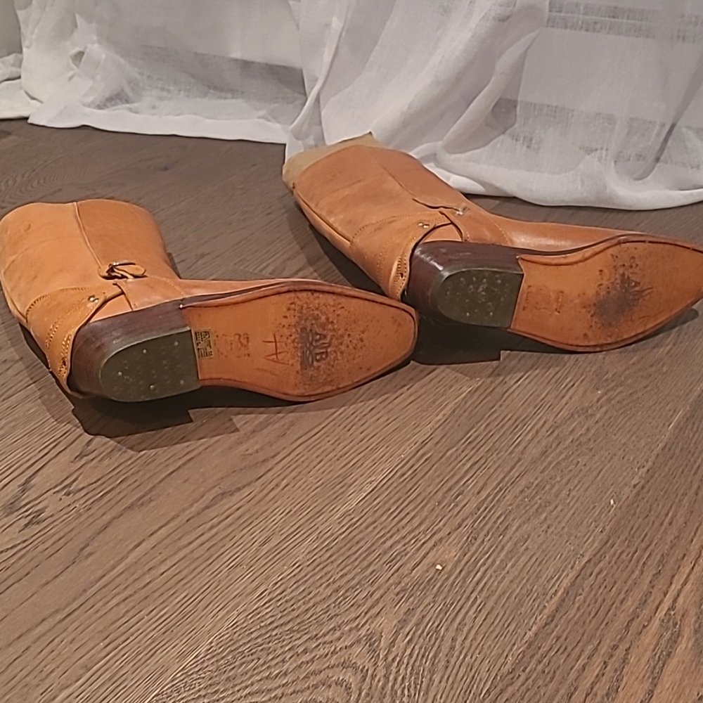 Boots - Picture 3 of 5